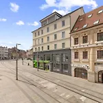 Lam Cream Old Town Balcony & Ac Διαμέρισμα Μπρατισλάβα