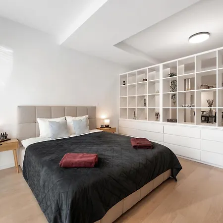 Apartamento Lam Cream Old Town Balcony & Ac Bratislava