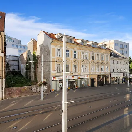 Lam Cream Old Town Balcony & Ac Bratislava