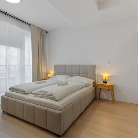 Lam Cream Old Town Balcony & Ac Διαμέρισμα Μπρατισλάβα