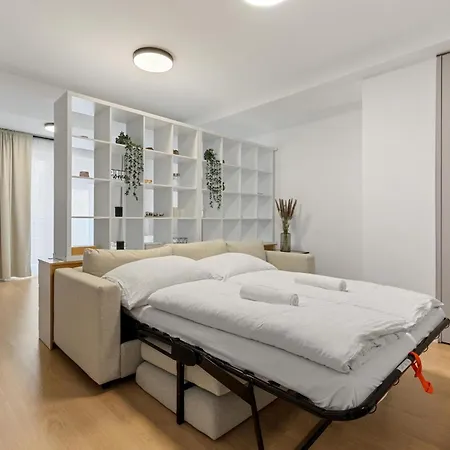 Lam Cream Old Town Balcony & Ac Μπρατισλάβα