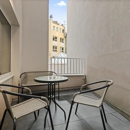 Апартаменты Lam Cream Old Town Balcony & Ac