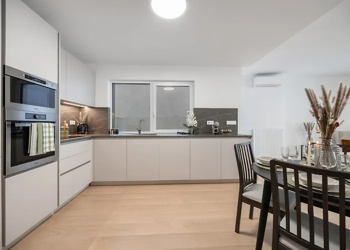 Lam Cream Old Town Balcony & Ac Apartament Bratislava