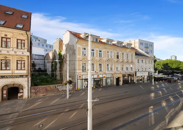 Lam Cream Old Town Balcony & Ac Bratislava